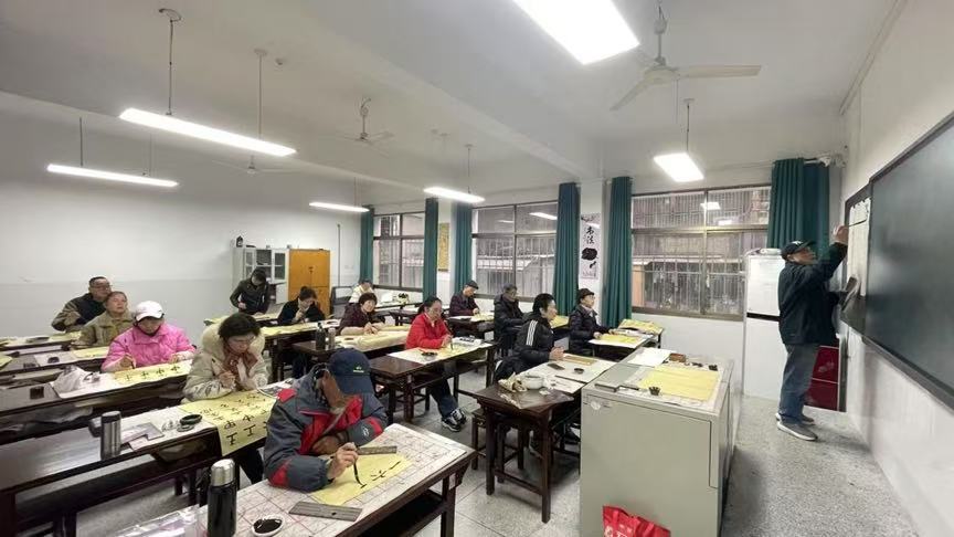 夕阳如画 学海焕新&nbsp;——衡阳开放大学“爱晚”老年学校2025年春季开学掠影