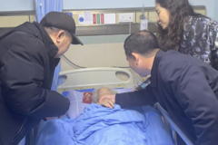 我校领导看望慰问生病离休老干部