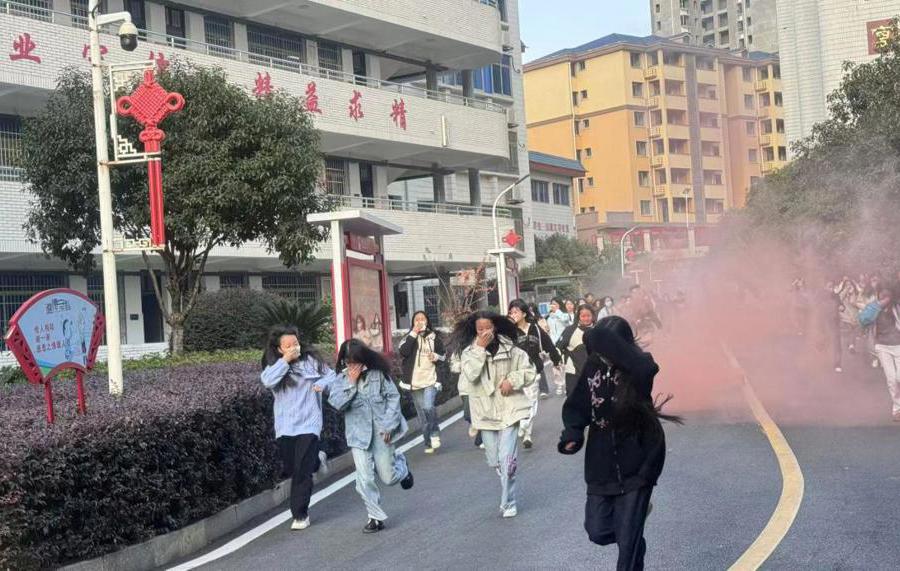 生命至上，安全同行——衡阳开放大学附属中等职业学校开展2025年秋季消防安全演练