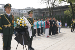清明祭英烈 薪火永相传